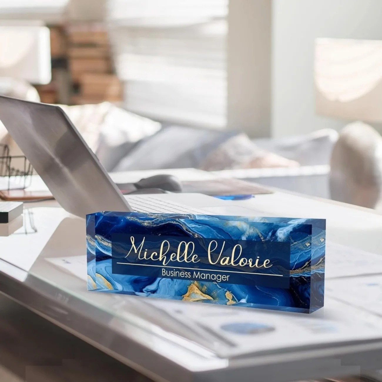Desk Name Plate - [2D Flat] ป้ายชื่ออะคริลิกแบบปรับแต่งได้สำหรับโต๊ะทำงาน, ของตกแต่งโต๊ะทำงานส่วนตัวสำหรับครูและเพื่อนร่วมงาน, ของตกแต่งสำนักงาน, สำหรับตกแต่งเท่านั้น